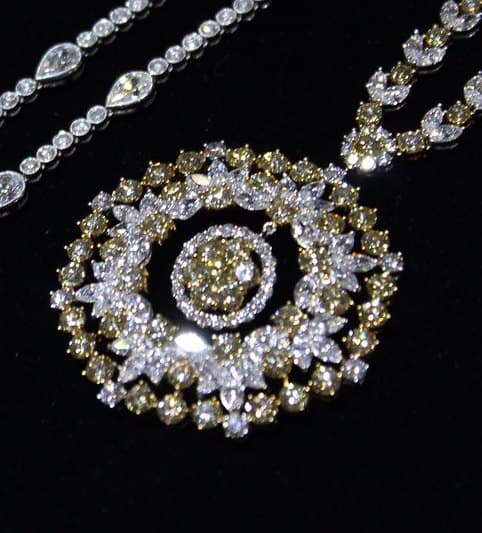 Fancy yellow cluster medallion