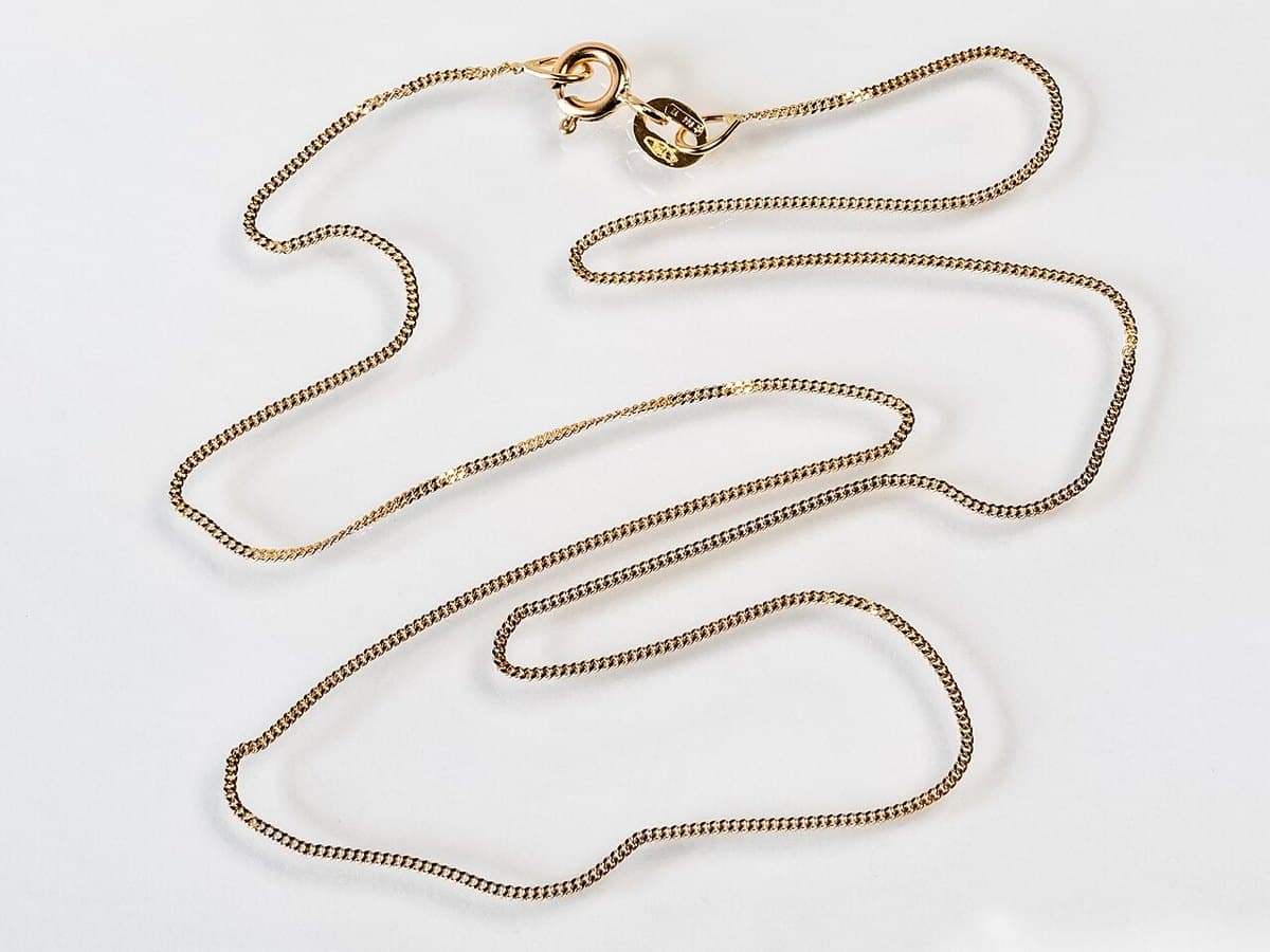 Gold curb chain — classic 4 mm