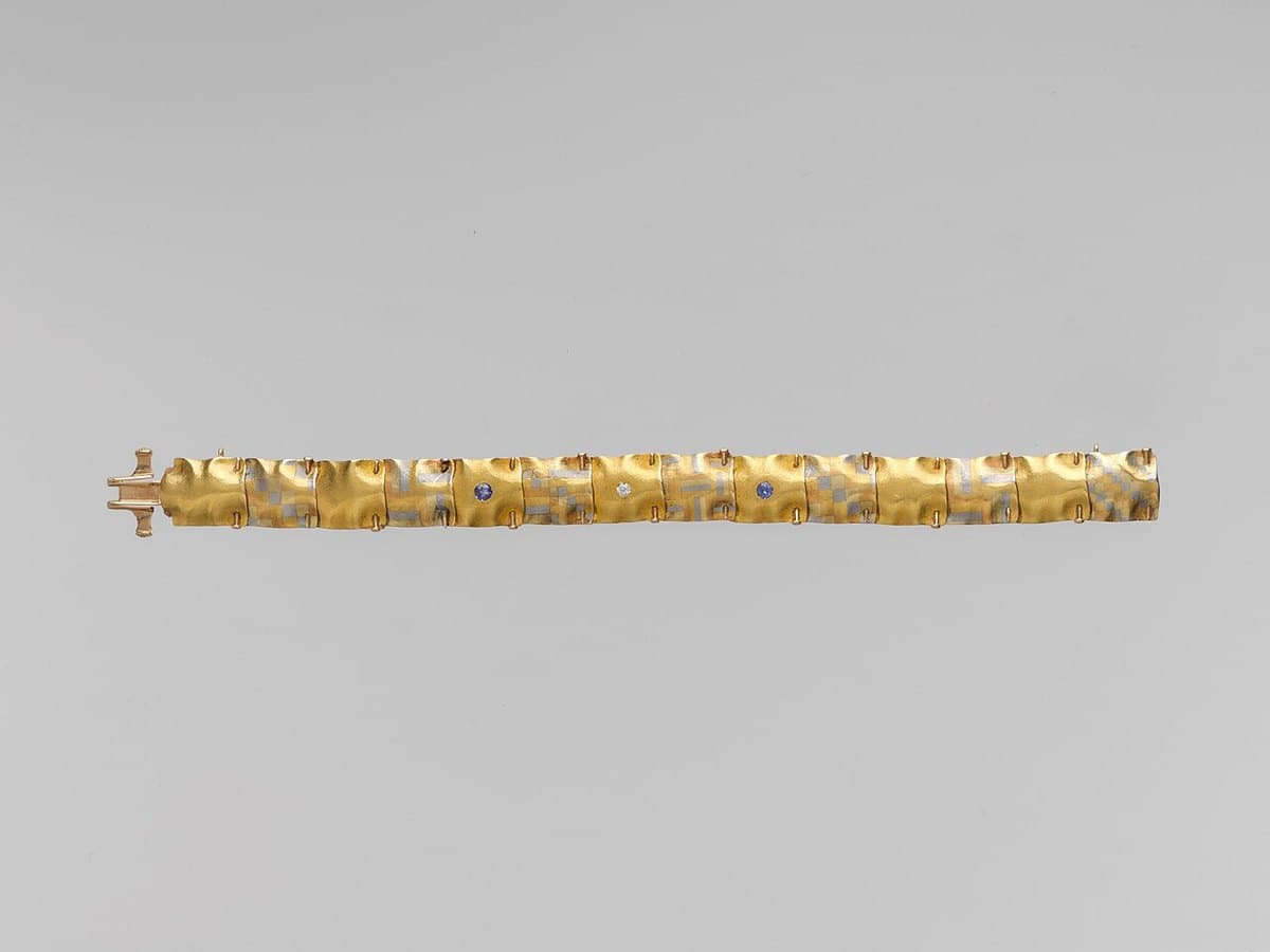Antique gold line bracelet