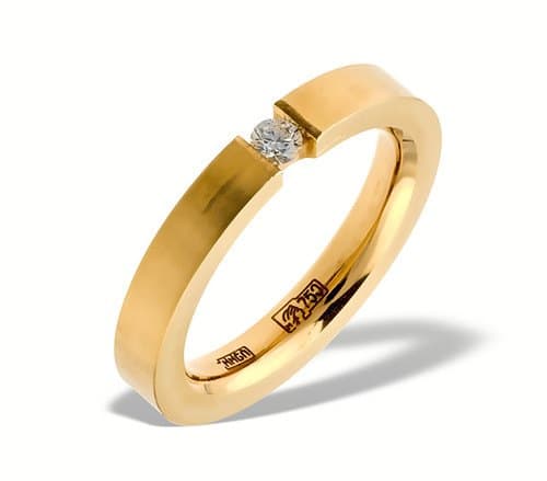 Yellow gold band — single diamond