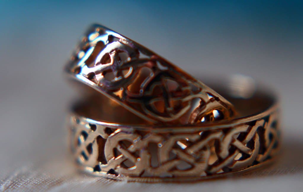 Celtic knot carved band — two tone