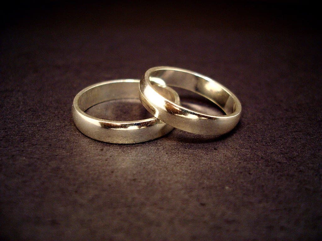 Couple wedding bands — classic gold