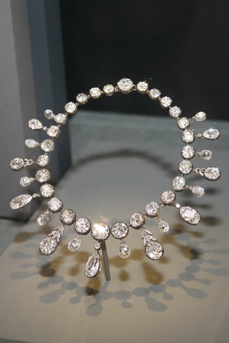 Riviere necklace — graduated diamonds