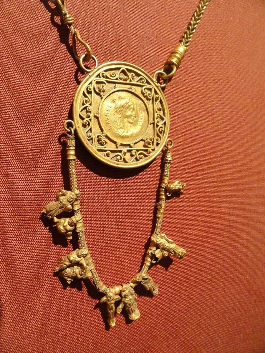 Heritage medallion — oversized