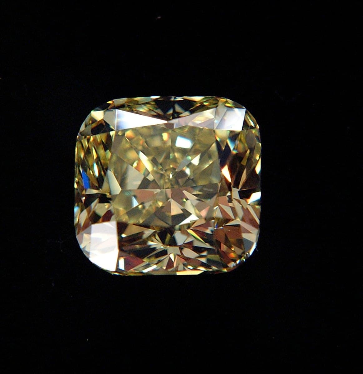 HPHT fancy green-yellow cushion 3.02 ct