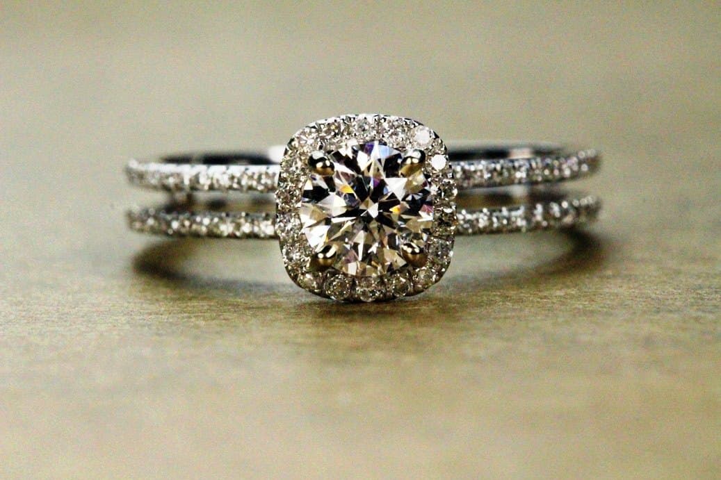 Lab-grown bridal set — halo & band