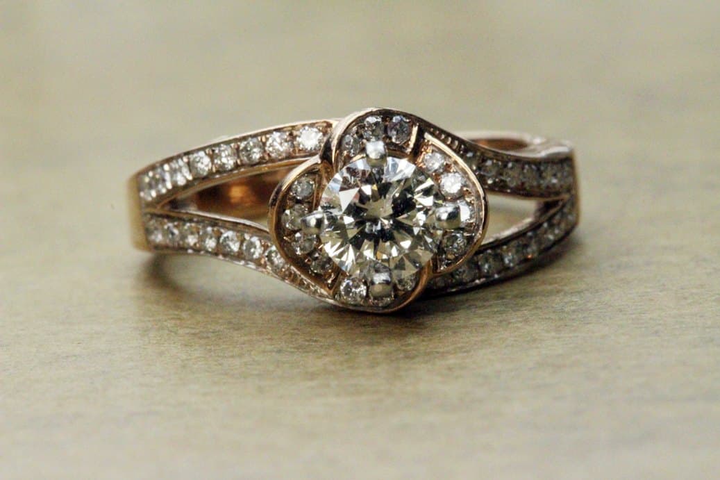 Lab-grown round halo ring — split shank