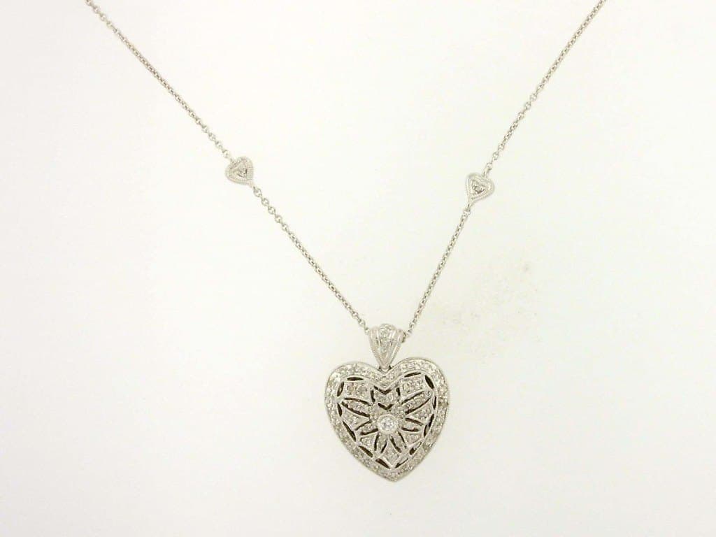 Pavé heart pendant — white gold